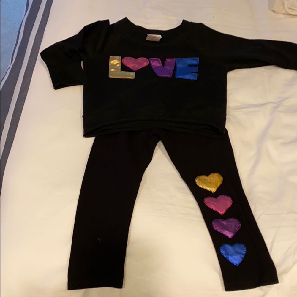 Adorable outfit! Really good condition size 4T.